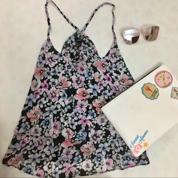 Tops - 🌿 Floral top 🍃